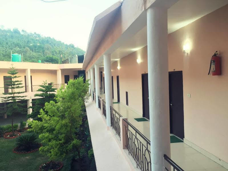 Kanara Hotel Бхимтал Экстерьер фото